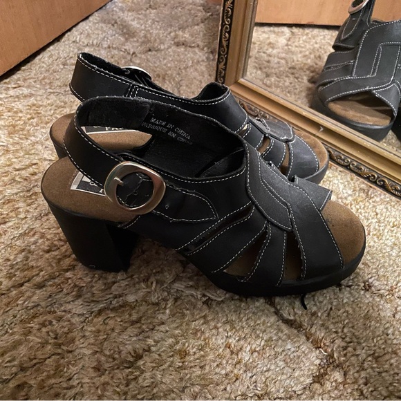 Free Parking Chunk Heel Black Sandal Heels - Picture 2 of 6